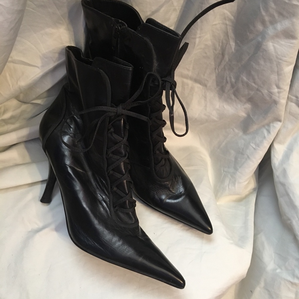 Rare Nine West upper leather heeled boots